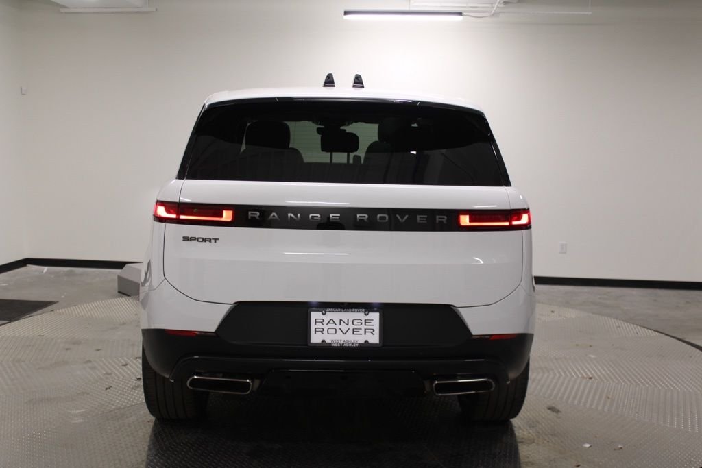 Used 2024  Land Rover SE image 6