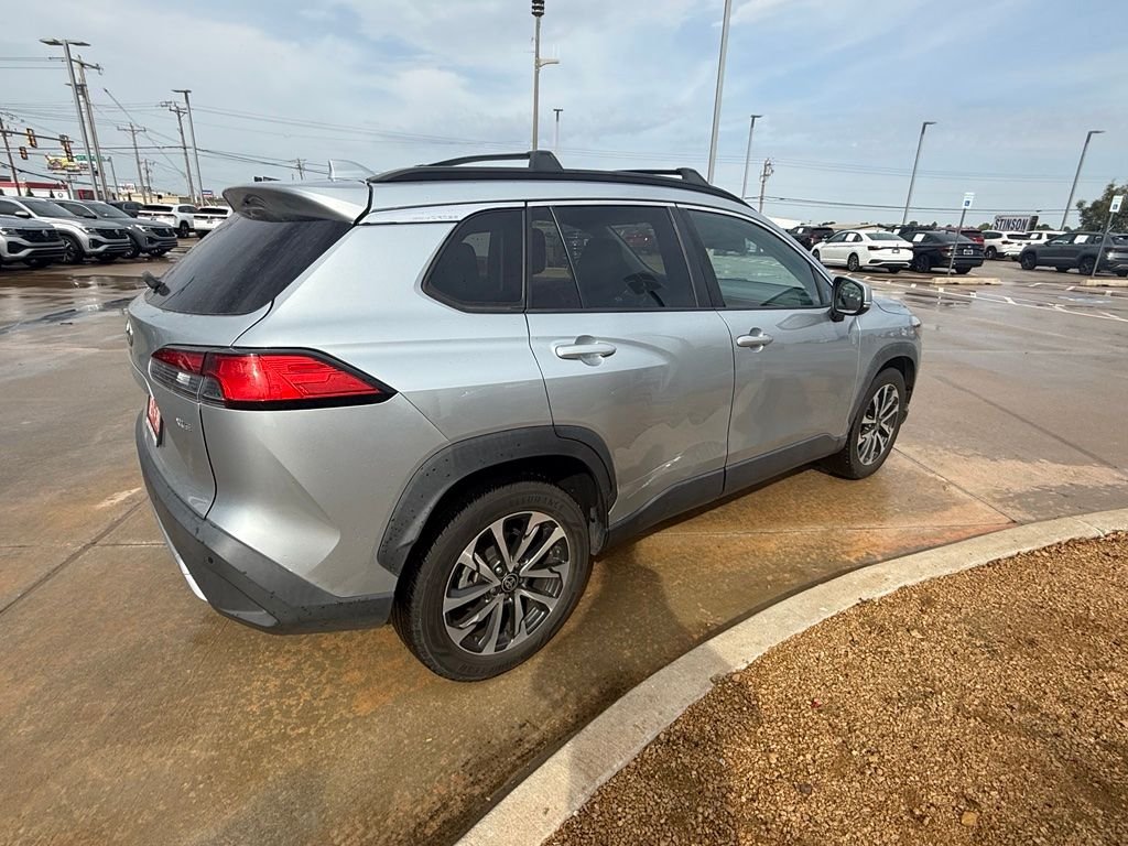 Used 2022 Silver Toyota XLE image 5