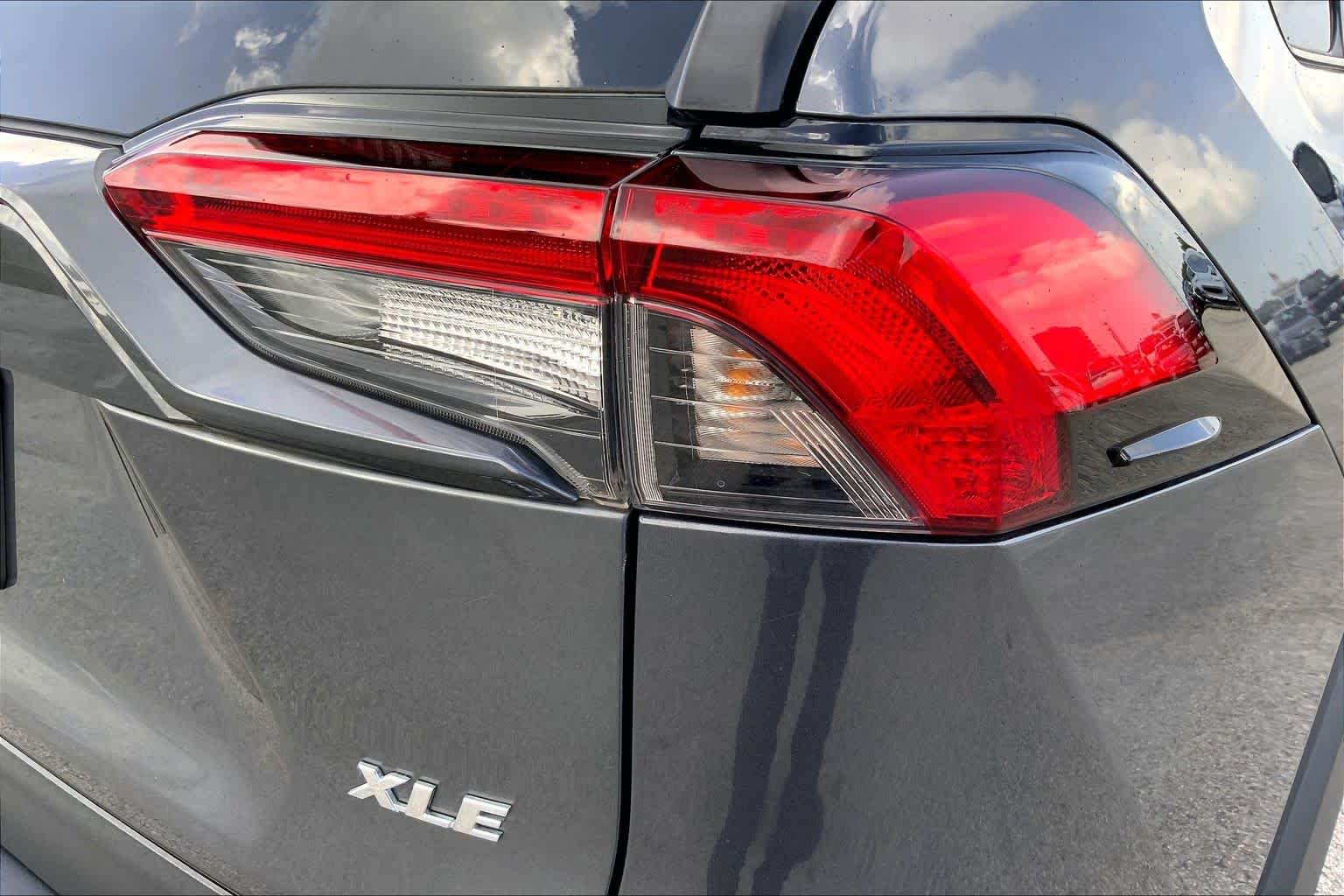 Used 2021 Magnetic Gray Metallic Toyota XLE Premium image 30