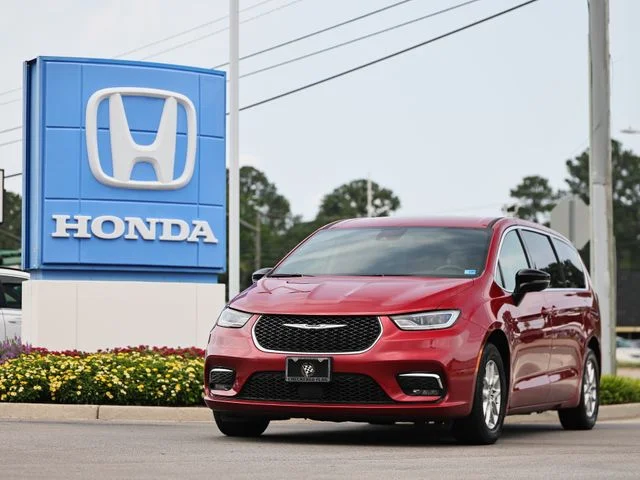 2025 Chrysler Pacifica Select