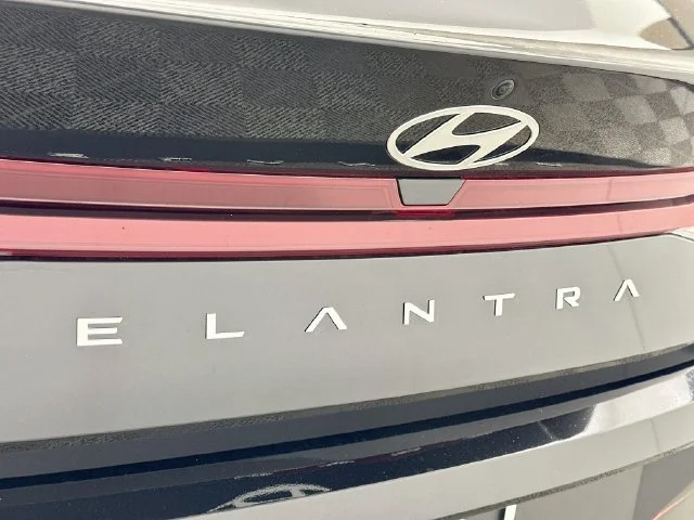 New 2026 Hyundai ELANTRA SE