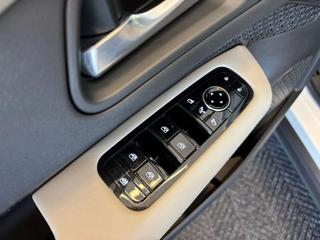 Certified Used 2024 White Nissan ENGAGE image 16