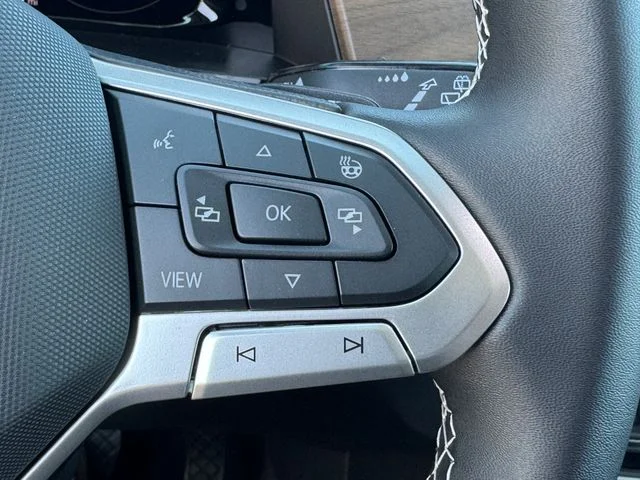 New 2026 Deep Black Pearl Volkswagen SE w/Technology image 41