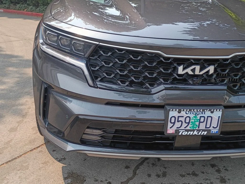 Used 2023 Platinum Graphite Kia SX Prestige image 11
