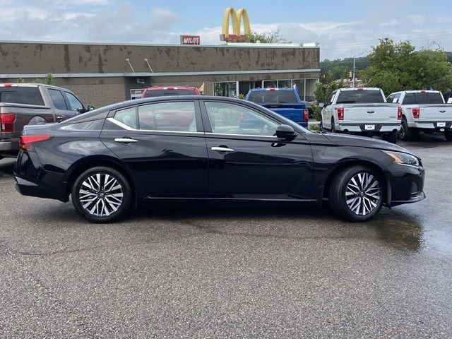 Certified Used 2024 Black Nissan 2.5 SV image 2