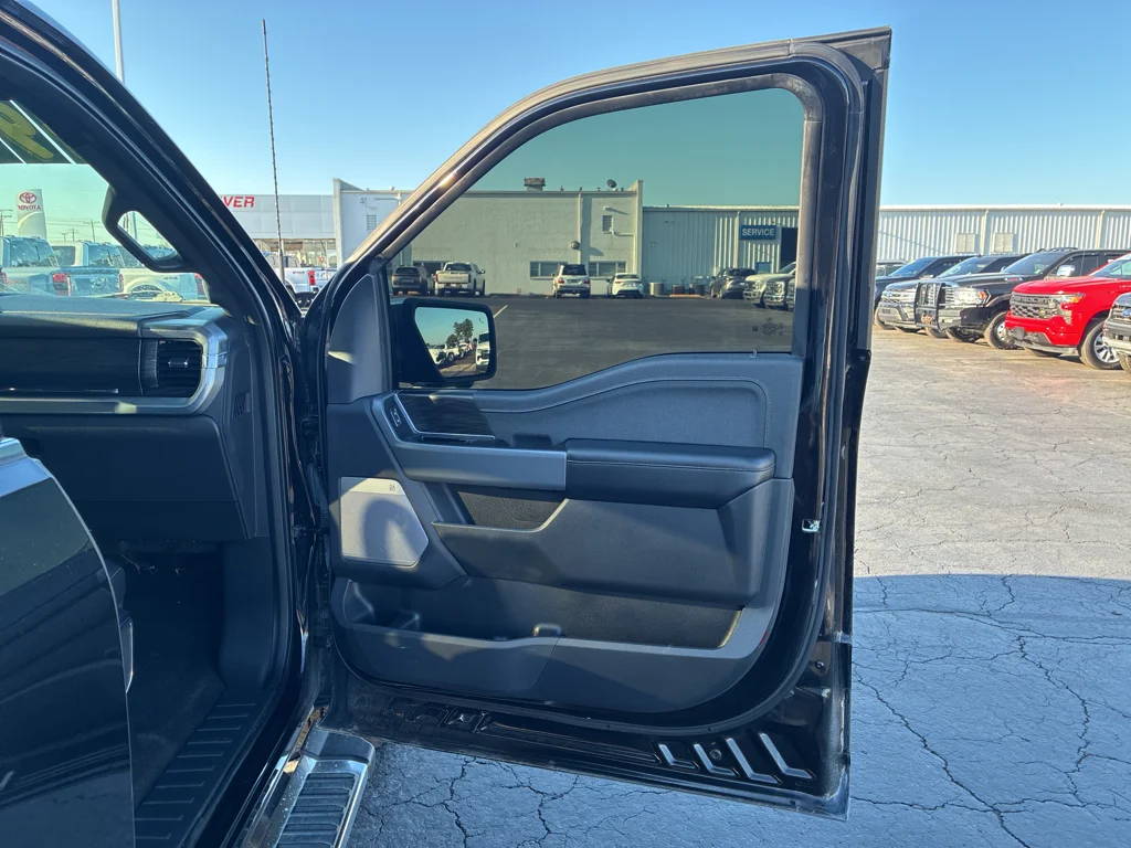 Used 2024 Agate Black Metallic Ford LARIAT image 15