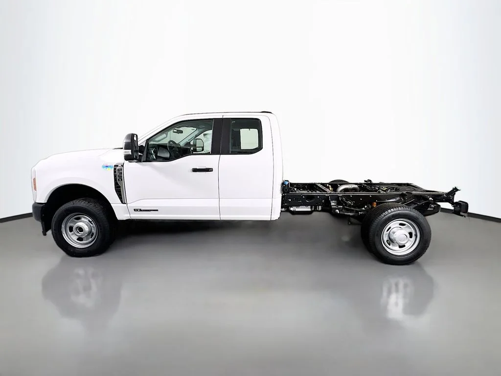 New 2026 Oxford White Ford XL image 6