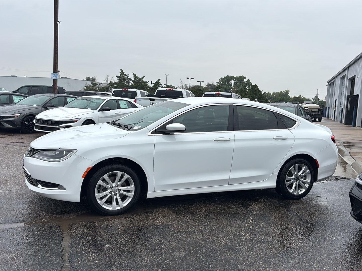 Used 2015 Chrysler 200 Limited with VIN 1C3CCCAB7FN609589 for sale in Garden City, KS