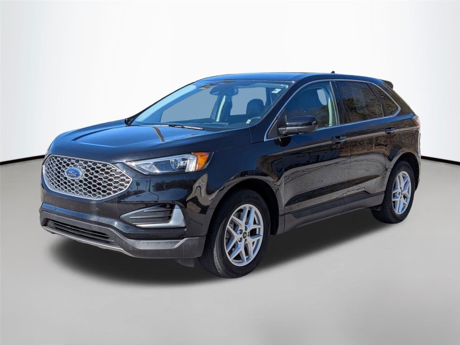 Used 2023 Agate Black Metallic Ford SEL image 1