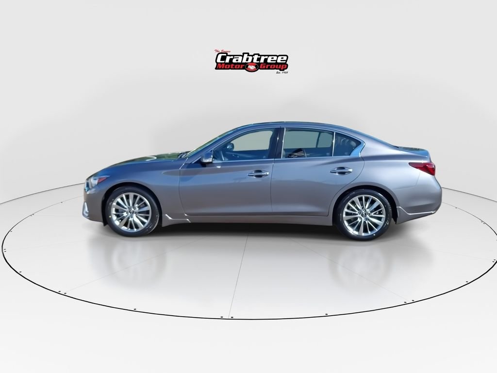 Used 2023 Gray INFINITI LUXE image 5