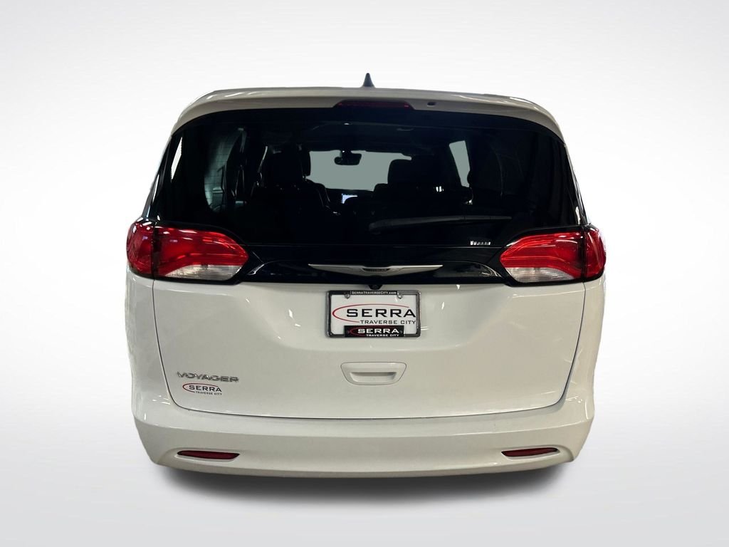 Used 2023 White Chrysler LX image 4