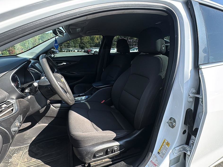 Used 2017 Summit White Chevrolet LT image 13