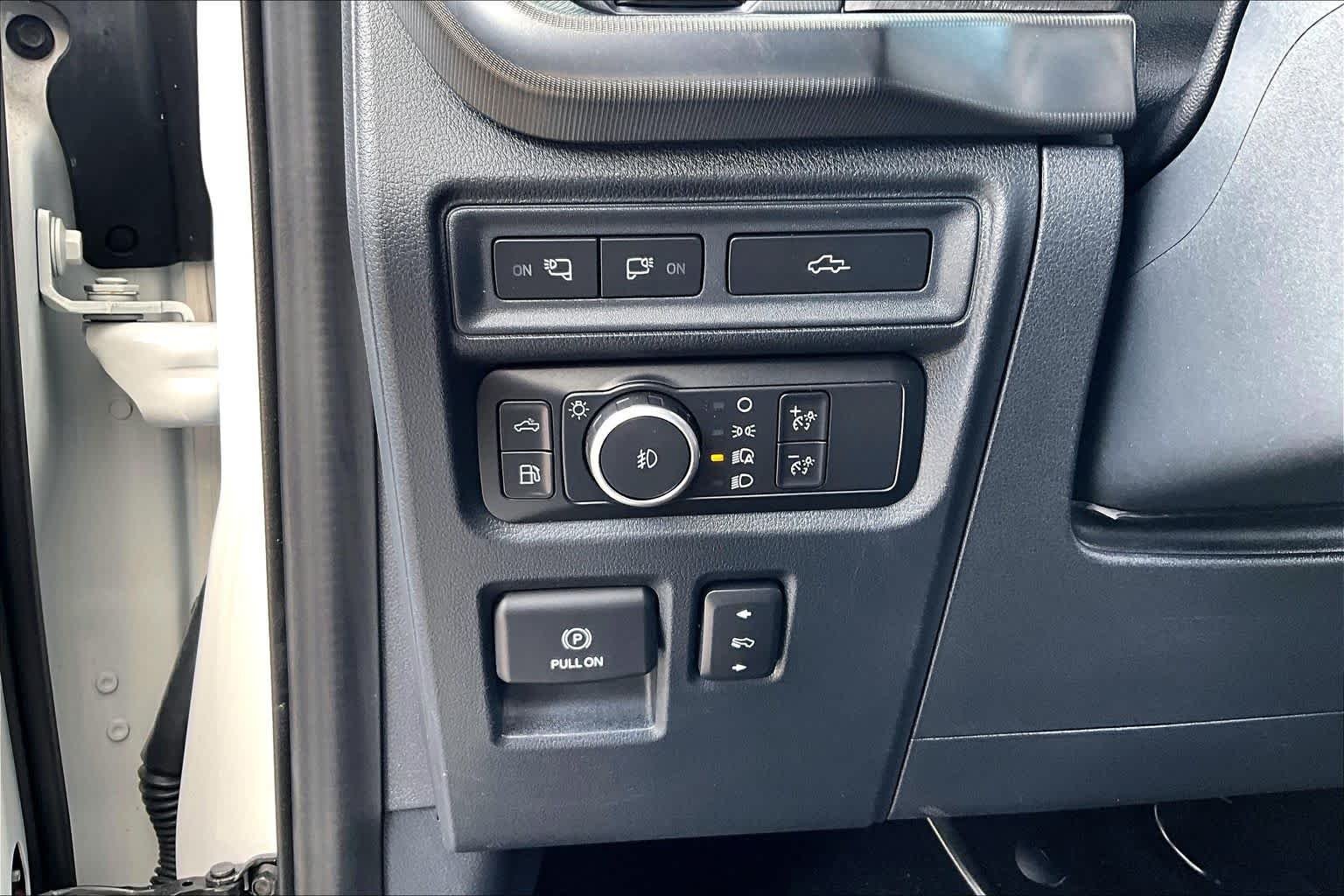 Used 2021 Star White Metallic Tri-Coat Ford Platinum image 36