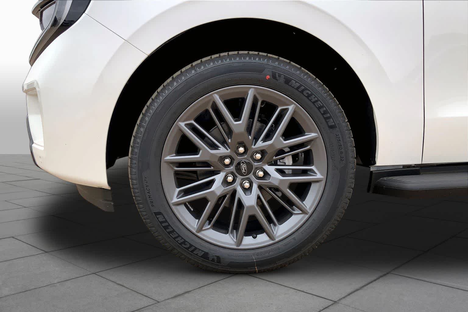 New 2026 Star White Metallic Tri-Coat Ford Platinum® image 11