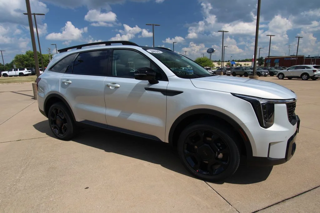 New 2026 Silver Kia  image 3
