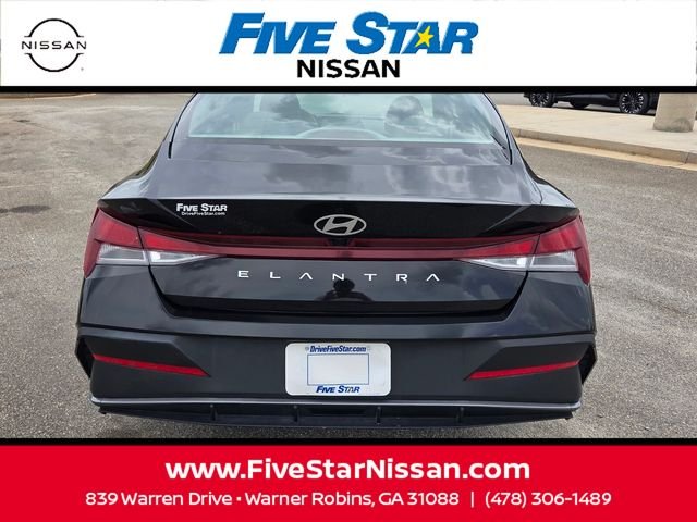 Used 2024 Black Hyundai SEL image 10