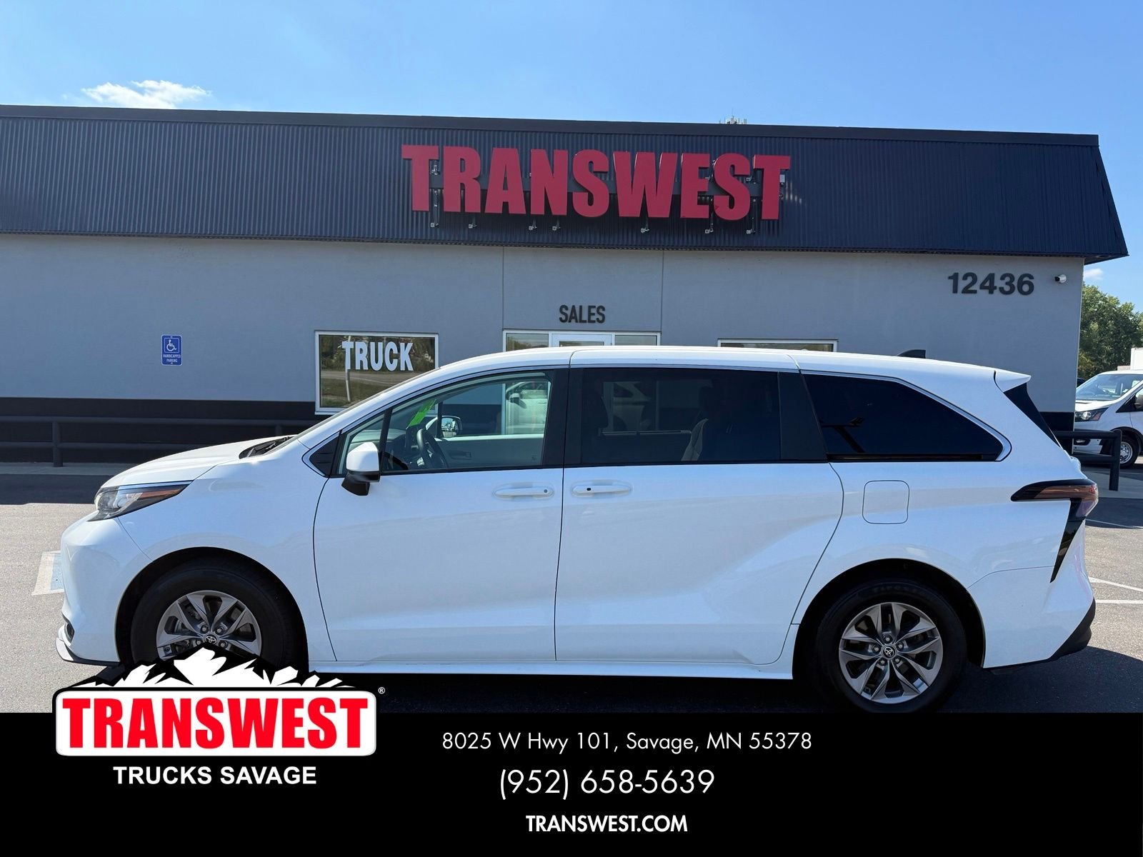 Used 2023 Toyota Sienna LE with VIN 5TDKSKFC7PS085569 for sale in Minneapolis, Minnesota