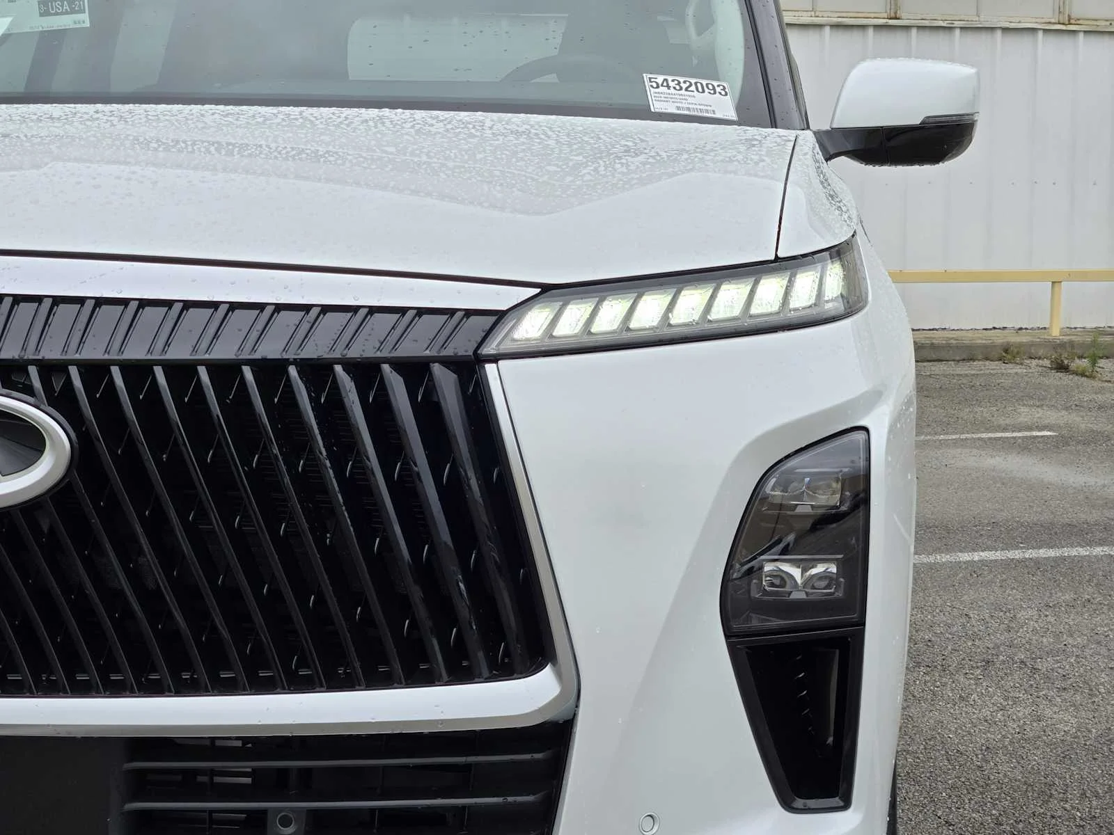 New 2026 RADIANT WHITE INFINITI Luxe 2WD image 5