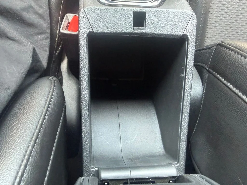 Used 2022 White Jeep Latitude image 25