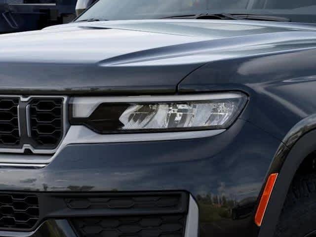 New 2026 Diamond Black Crystal Pearl-Coat Exterior Paint Jeep Laredo Altitude image 10
