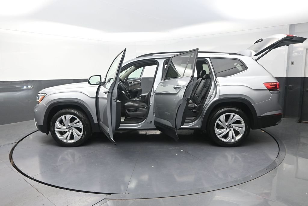 Used 2023 Silver Volkswagen 2.0T SE w/Technology image 35