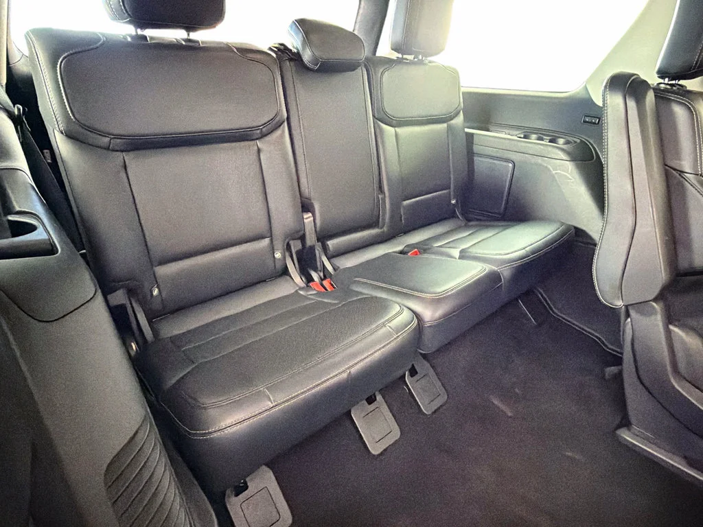 Used 2025 Gray Metallic Ford Platinum image 33