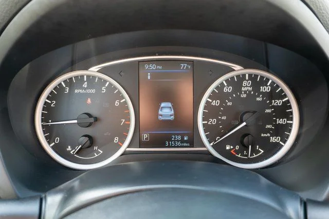 Used 2019 White Nissan S image 22