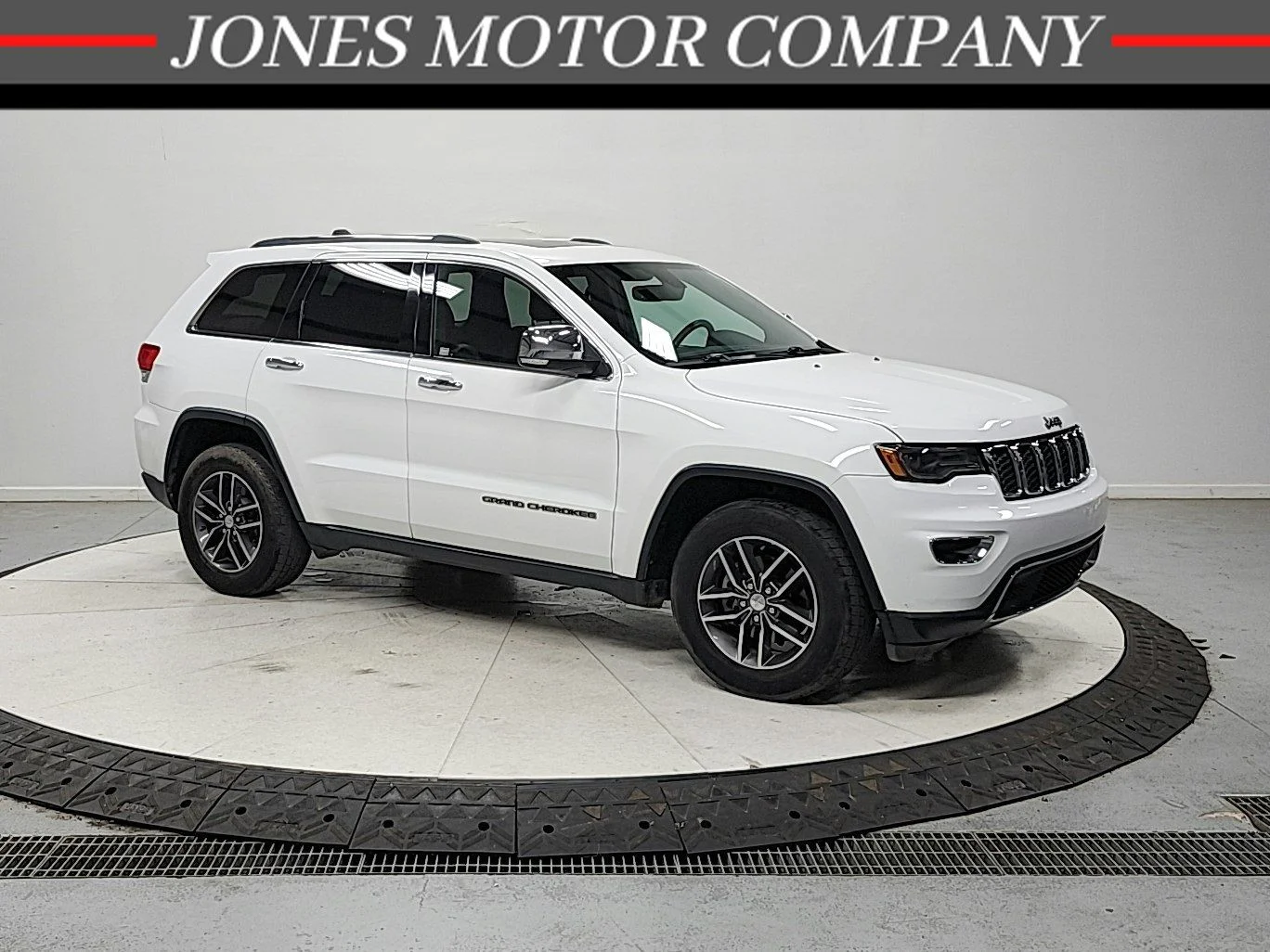 Used 2017 White Jeep Limited image 1