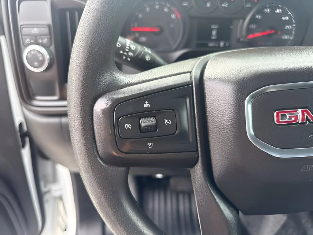 Used 2020 White GMC Base image 13