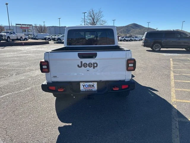 New 2026 Bright White Clear-Coat Exterior Paint Jeep Mojave X image 7