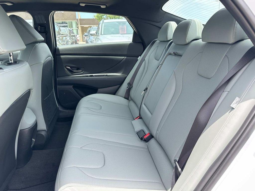 2025 Hyundai Elantra Limited - Photo 6