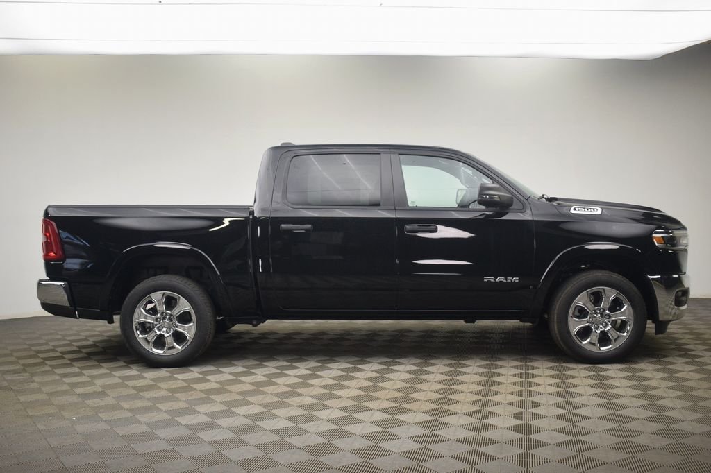 New 2026 Diamond Black Crystal Pearl-Coat Exterior Paint RAM Big Horn/Lone Star image 4