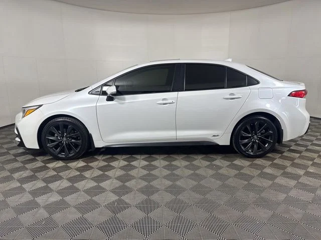 Used 2025 Pearl Toyota SE image 7