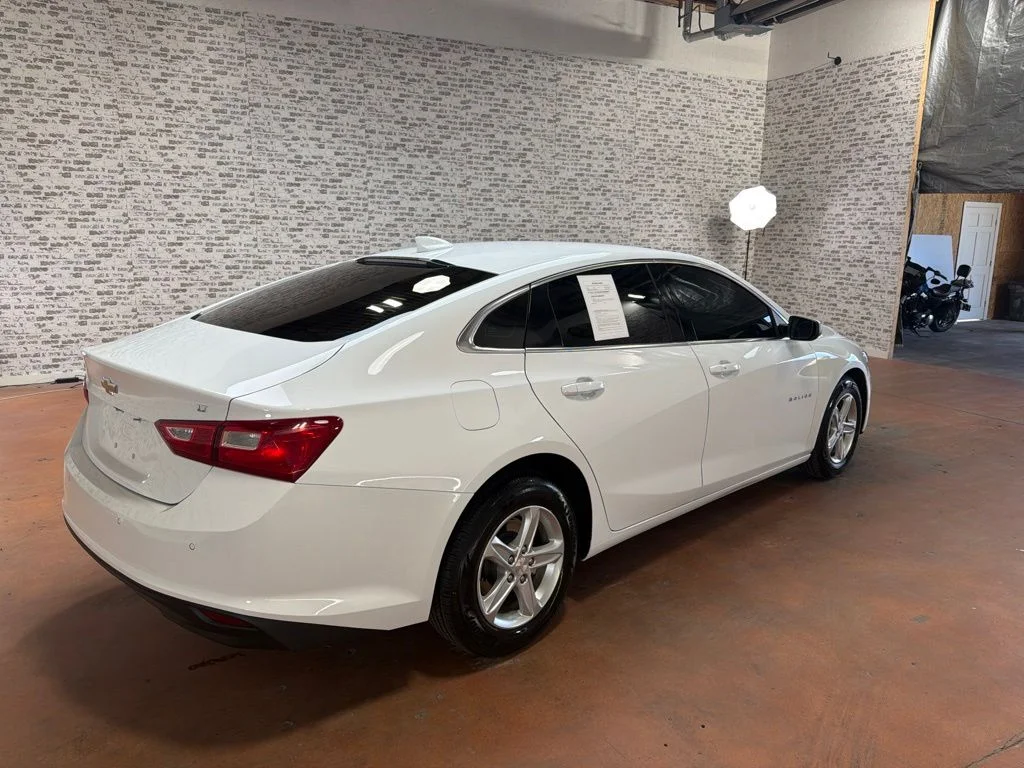 Used 2024 Summit White Chevrolet LT image 7