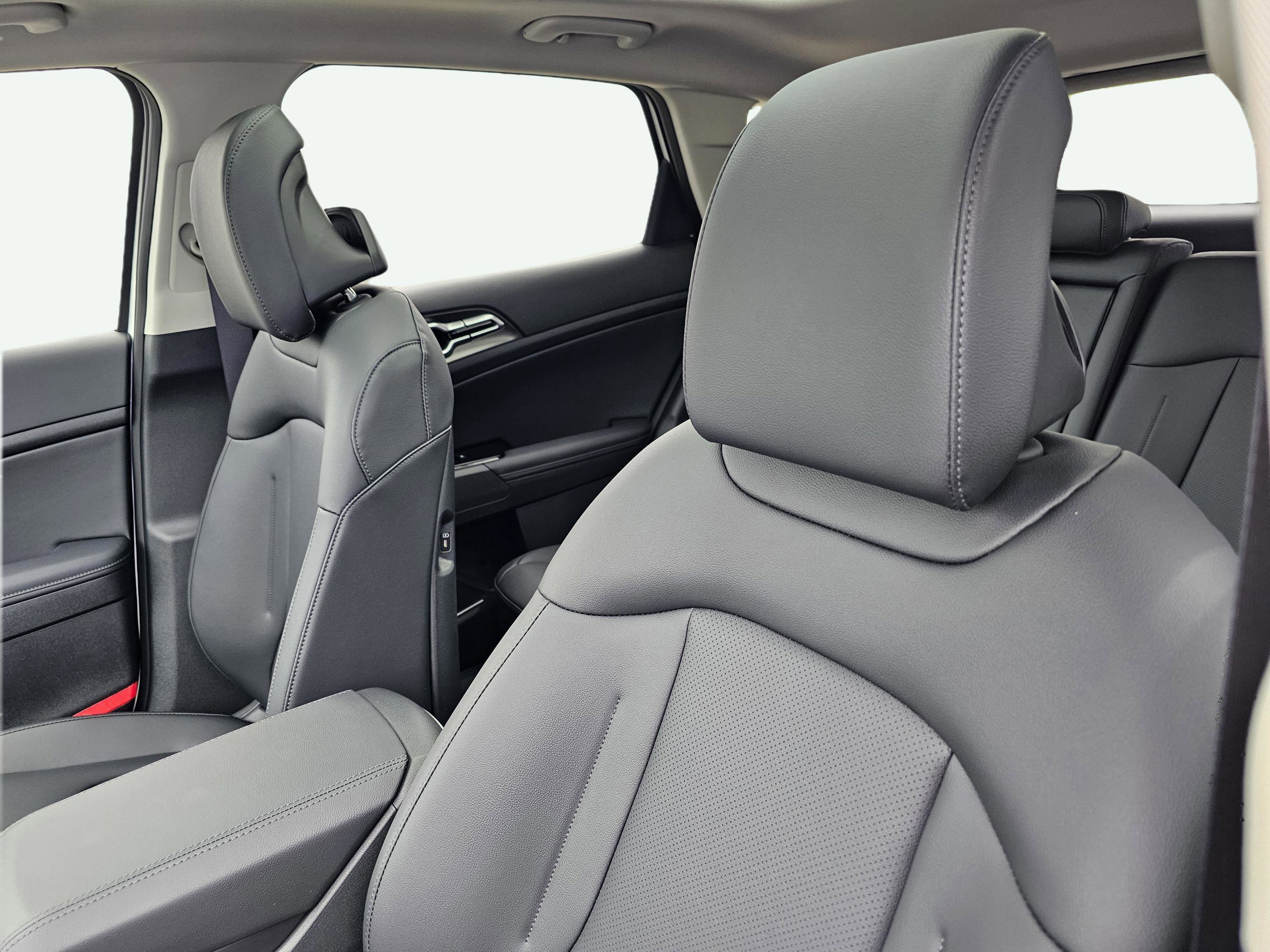 2025 Kia Sportage EX Hybrid - Photo 17