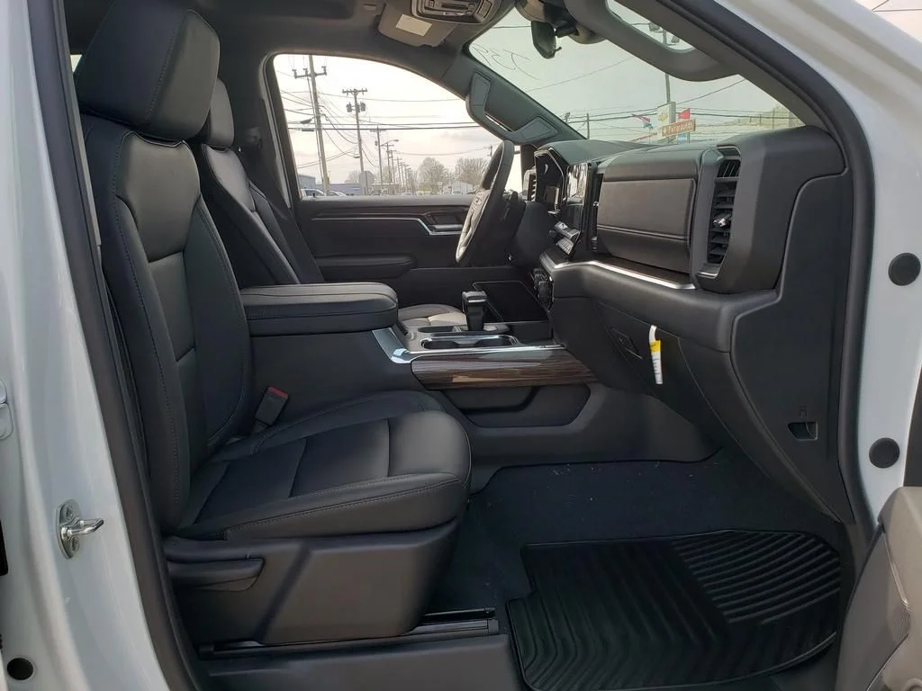 New 2026 White Chevrolet LT image 22