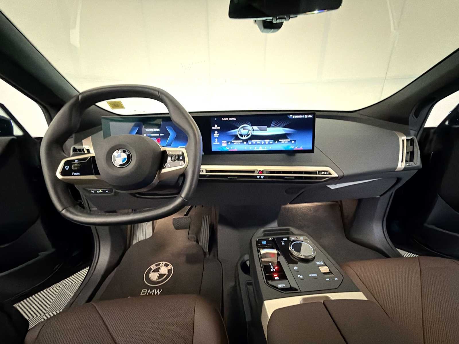 Used 2026 Tanzanite Blue II Metallic BMW xDrive60 image 17
