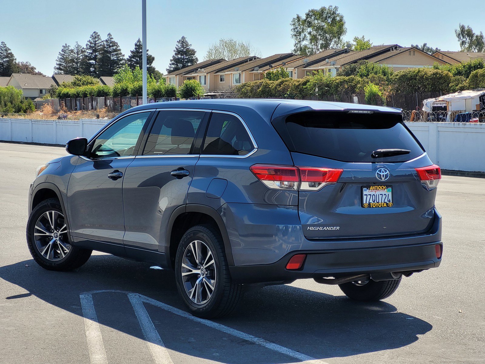 Used 2017  Toyota LE image 6