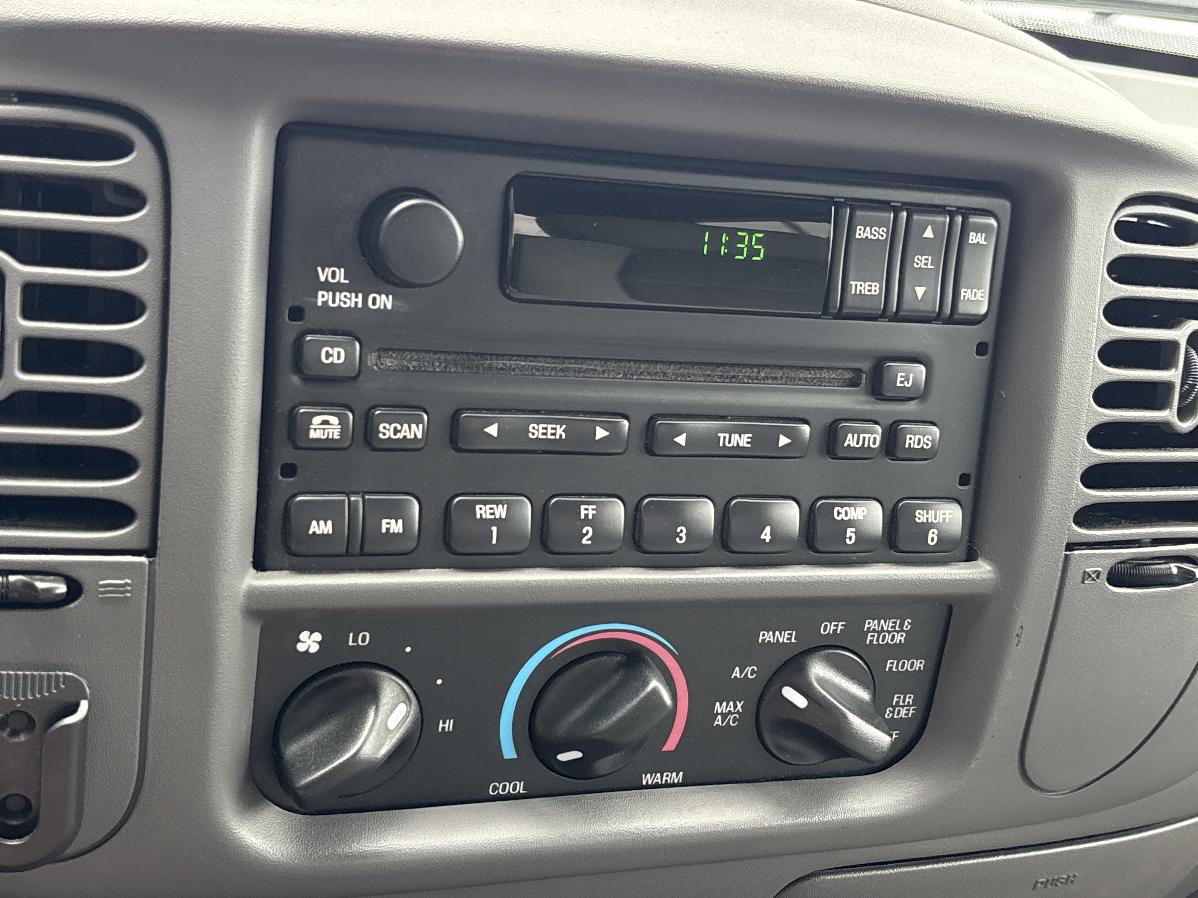 Used 2003 Gray Ford XLT image 27
