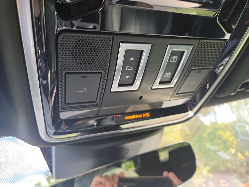 Used 2017 Santorini Black Land Rover 5.0L V8 Supercharged image 24
