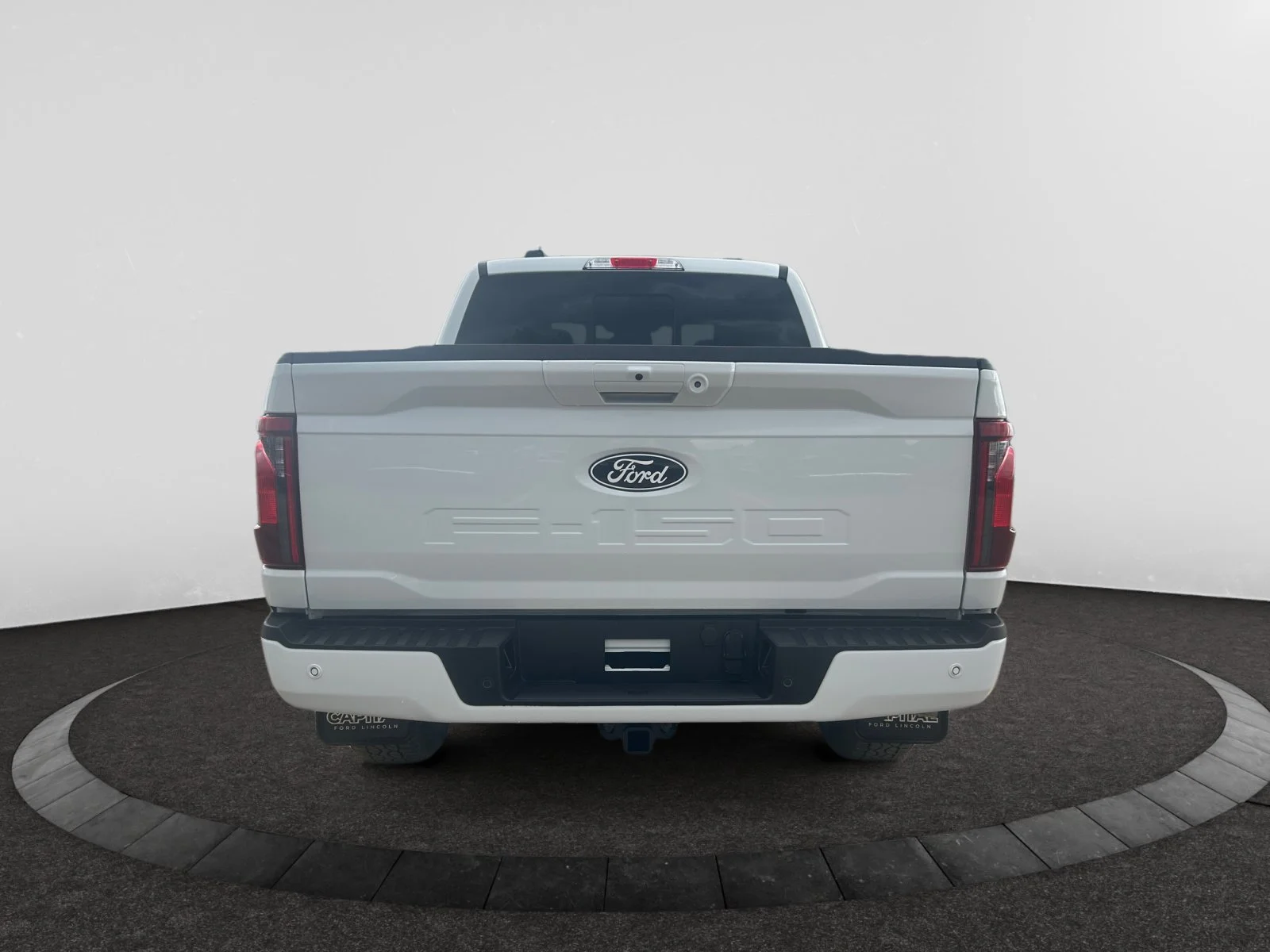 New 2026 Oxford White Ford XLT image 4