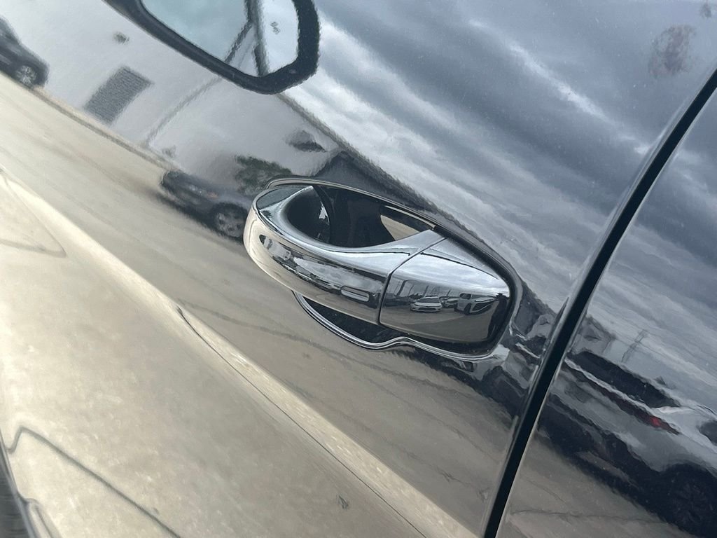 New 2026 Black Volkswagen SE w/Technology image 25