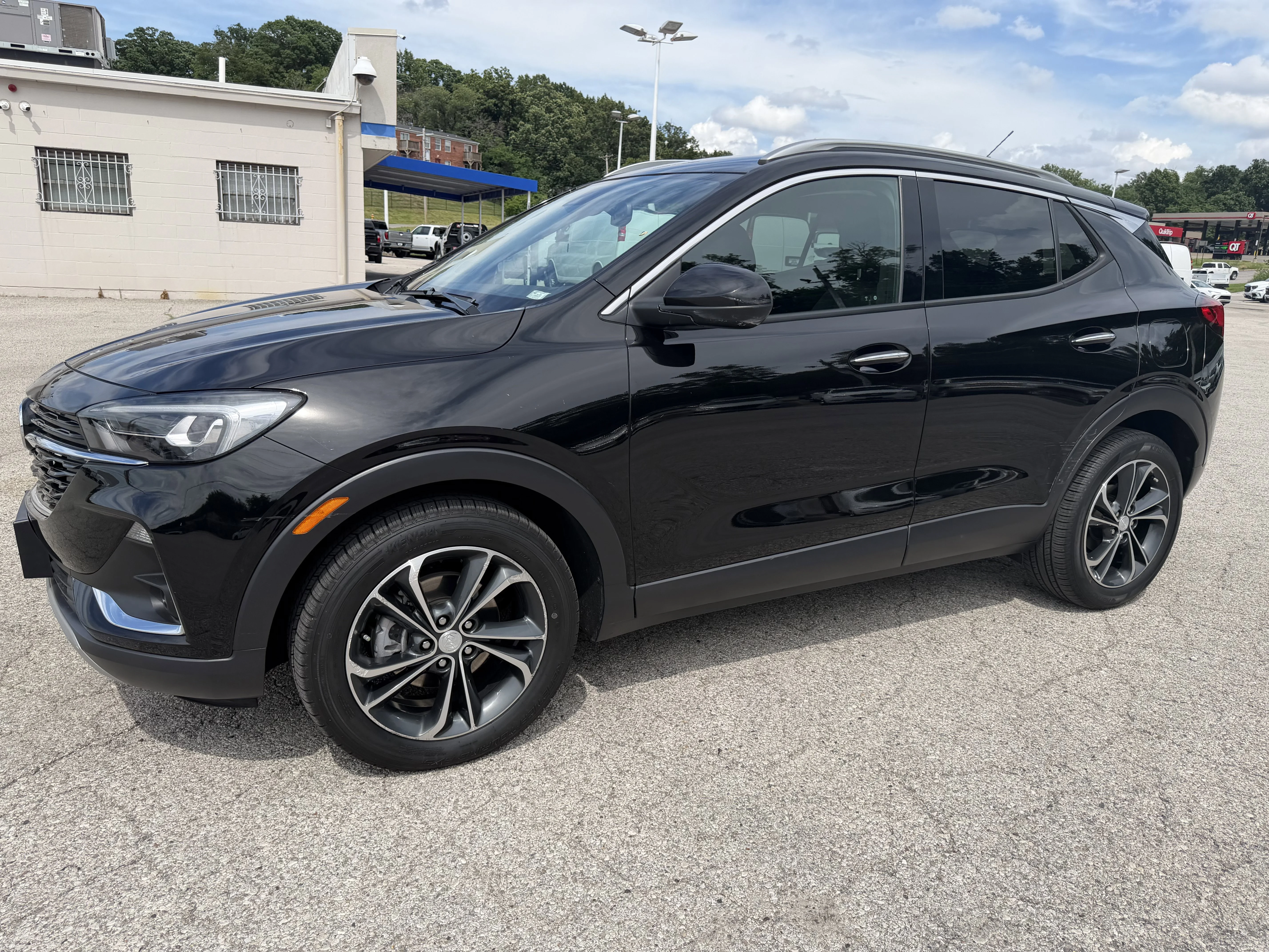 Used 2020 EBONY TWILIGHT METALLIC Buick Essence image 3