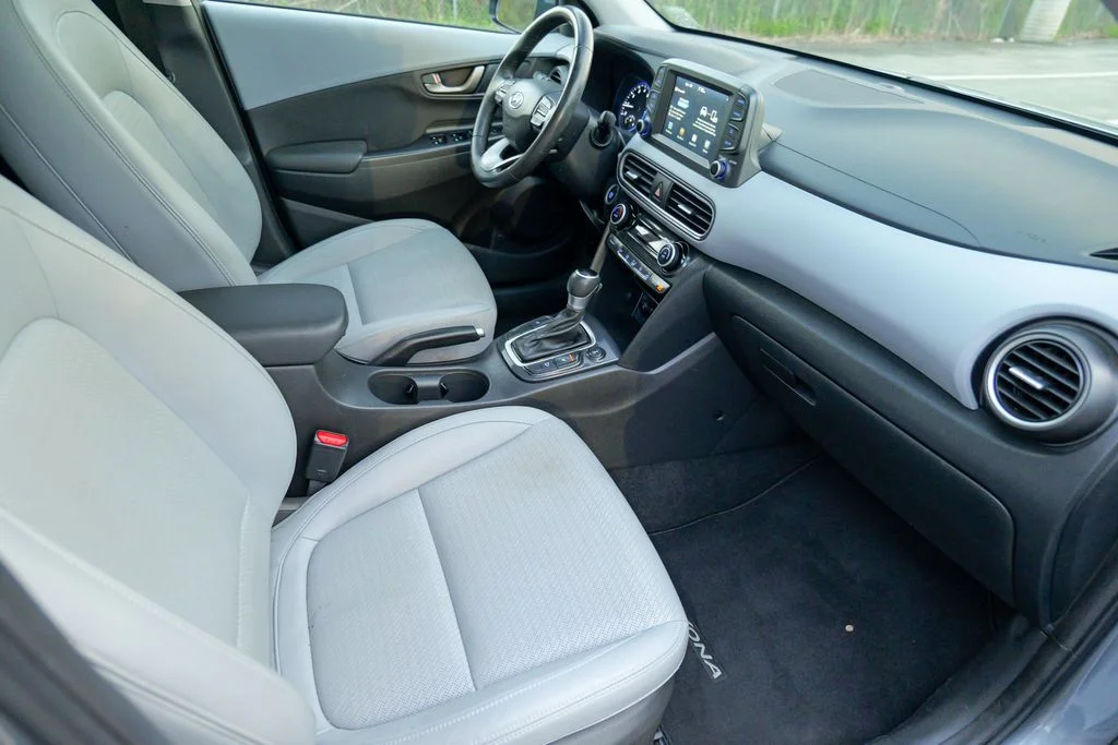 Used 2019 Sonic Silver Hyundai Limited image 34