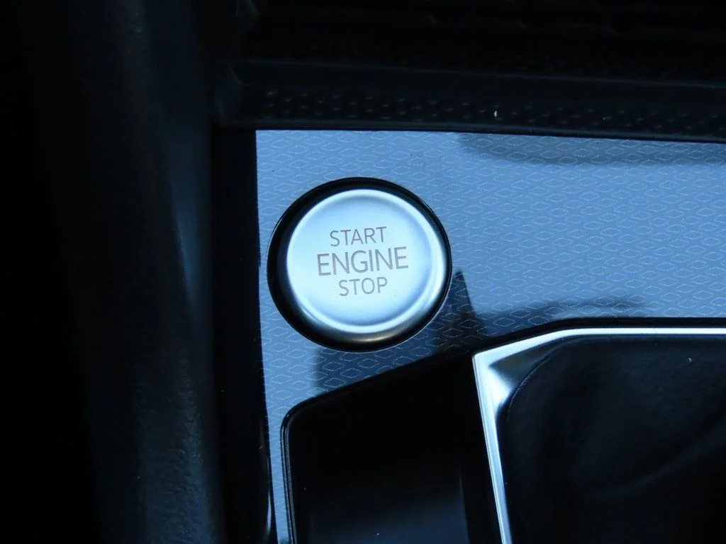 2025 Volkswagen Taos SE Black - Photo 28