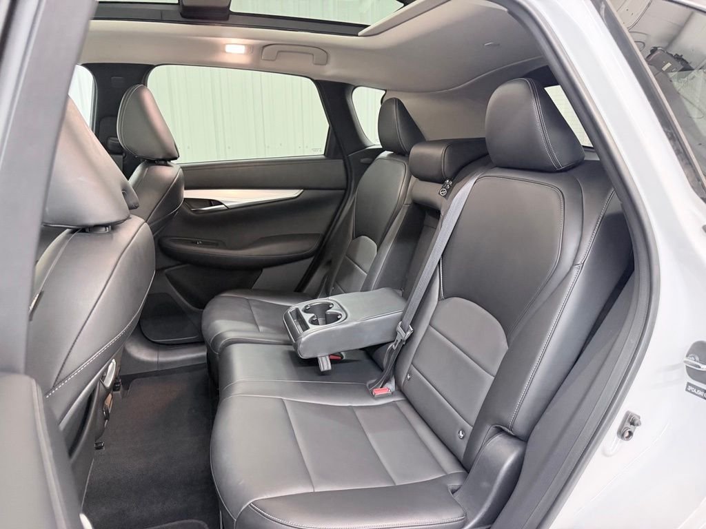 Used 2020 White INFINITI LUXE image 29
