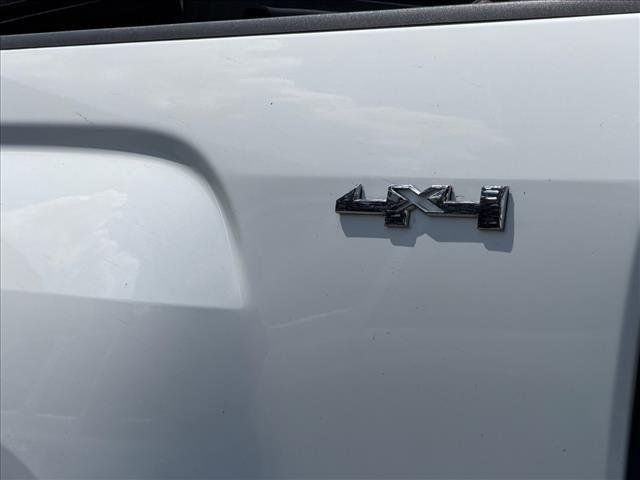 Used 2016 Summit White GMC 4WD SLE image 14