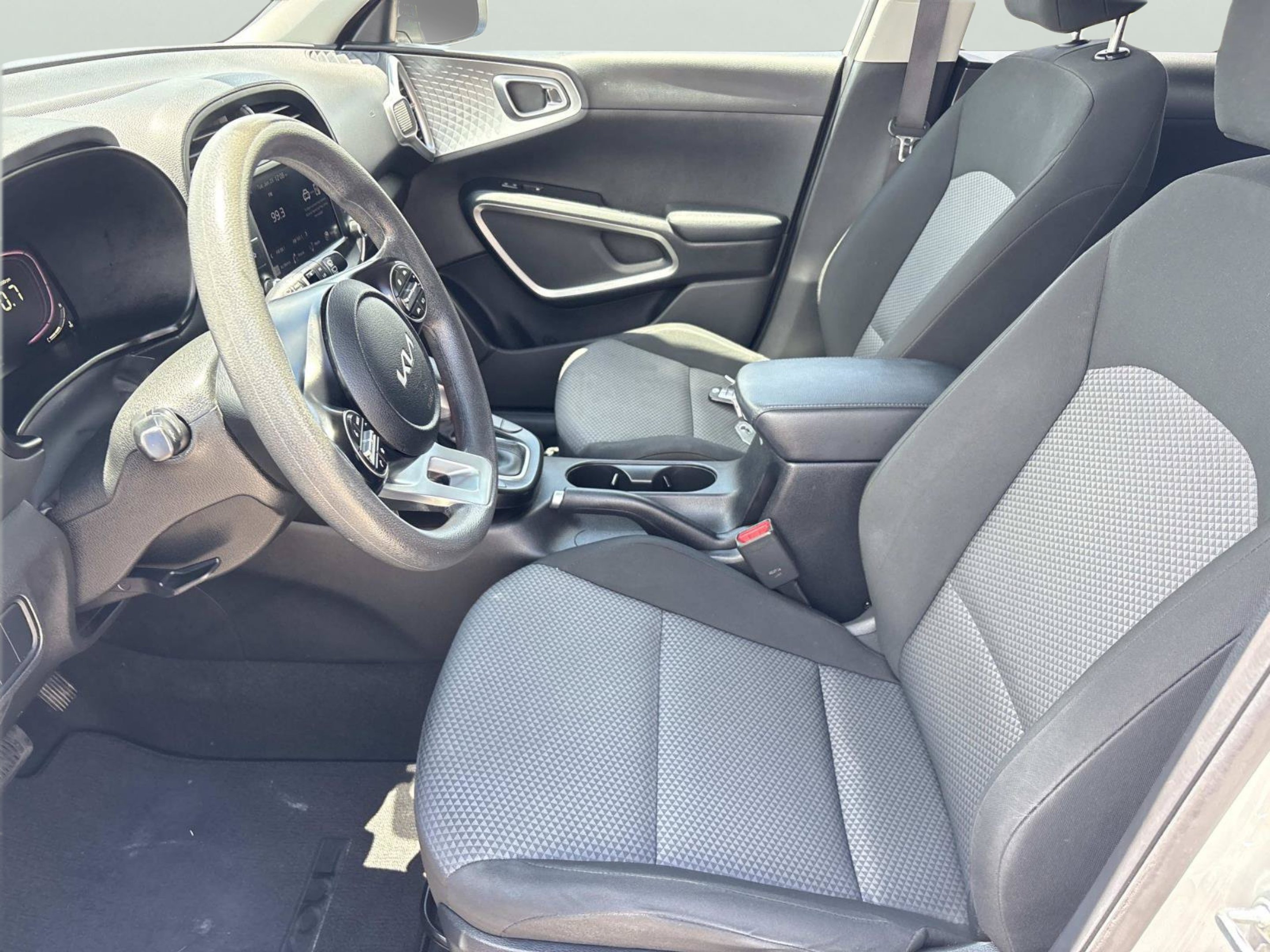 Used 2023 Snow White Pearl Kia LX image 22