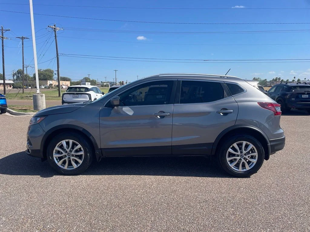 Used 2022 Gray Nissan SV image 4
