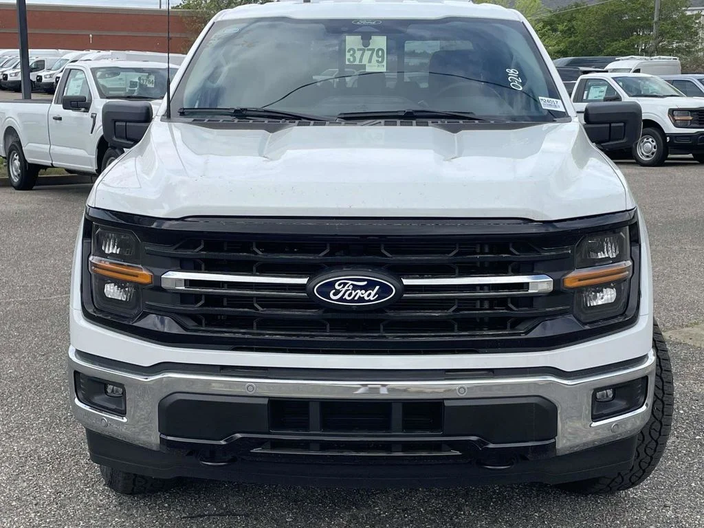 New 2026 Oxford White Ford XLT image 8